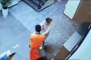 后怕！独居女生用花椒泡脚把自己泡进医院掐人中找邻居求救