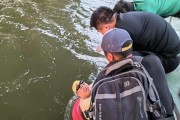 命悬一线！钦州民警金鼓江上紧急救援遇险泳客