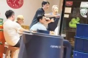 《以法之名》演员路边小馆聚餐被拍！张译李光洁劝酒架势太真实