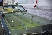 特别车库中的独特仪仗用“海鸥”GAZ-14-05型号的豪华轿车