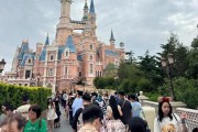 闹大了！迪士尼戴兔帽女身份被扒遭众人抨击她恐难再找婆家